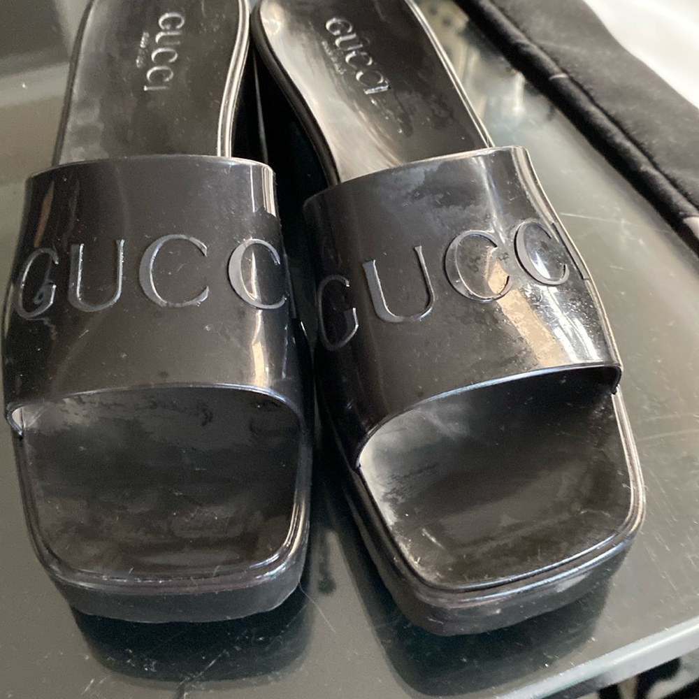Beautiful Gucci black rubber slides